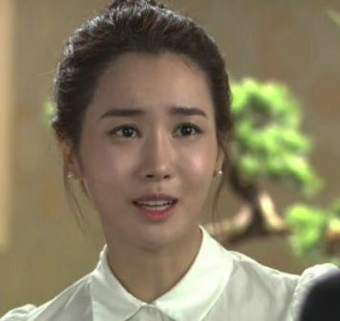 女星抓拍照女神幻灭:林志玲露笑纹 杨紫琼脚变