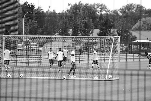 探秘德国足球青训营:高科技训练从小打造德国