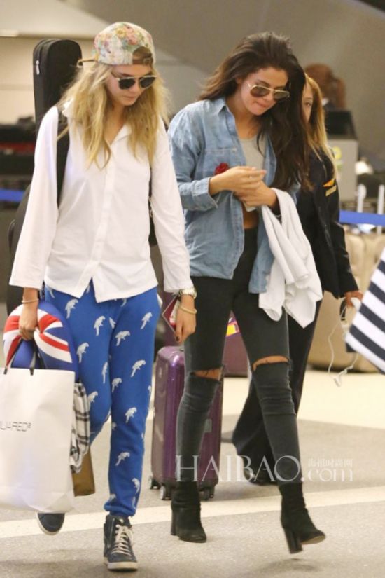aɶ724ANjQ帥dԡP}˥ (Cara Delevingne) PɵYRP (Selena Gomez) ^FھC