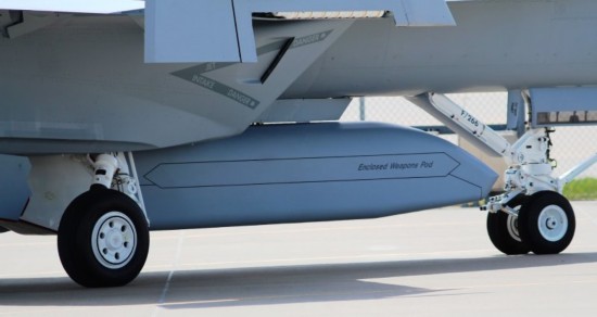 组图:魔改版F-18战机加装保形油箱变成驼背蜂