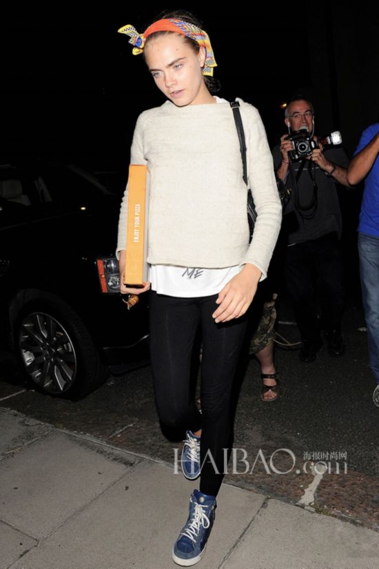 aɶ86AܼwQPw (Bradley Cooper) b۴Chiltern Firehouse\U|kSuki WaterhousenӻeCara DelevingneC