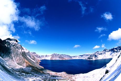 8月国内清凉惬意旅游地 九寨沟、长白山上榜