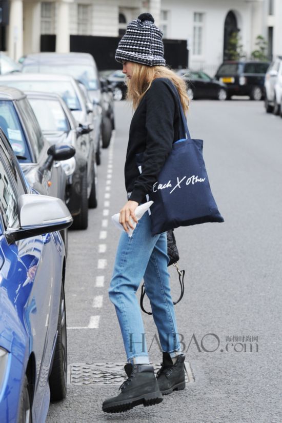 aɶ78AdԡP}˥ (Cara Delevingne) ̷RChanelu}۴ҡC
