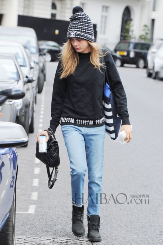 aɶ78AdԡP}˥ (Cara Delevingne) ̷RChanelu}۴ҡC