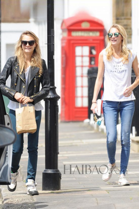 aɶ712AdԡP}˥ (Cara Delevingne) PjjiP}˥ (Poppy Delevingne) b۴~XC