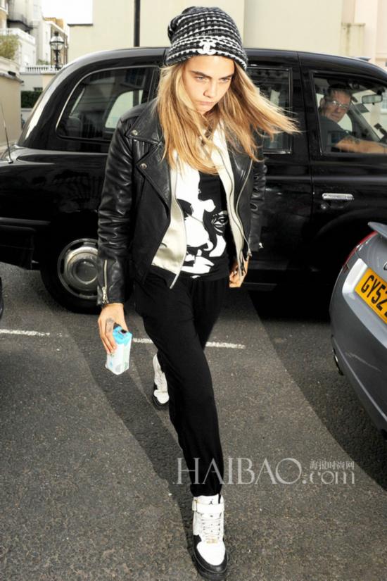 aɶ627AWҥdԡP}˥ (Cara Delevingne) b۴eGlastonbury Festival{C