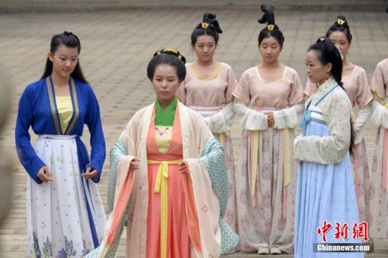 在山西太原文庙身着汉服图片