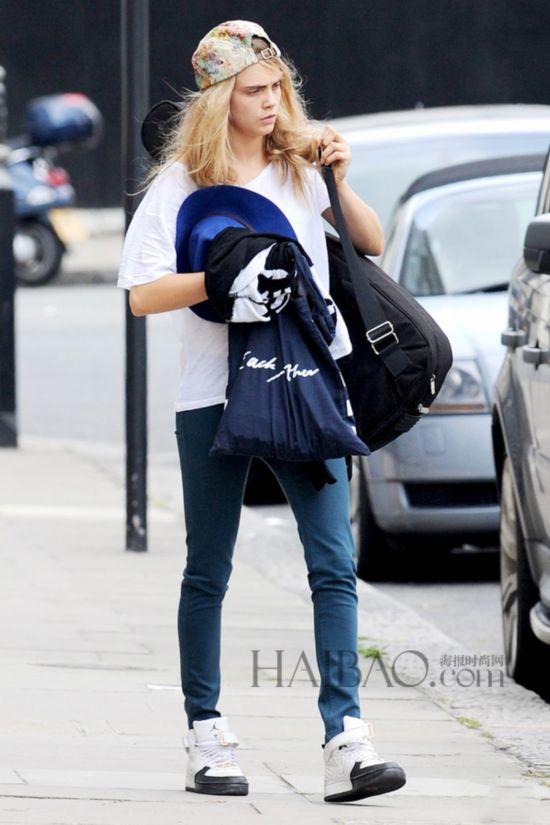 aɶ712AdԡP}˥ (Cara Delevingne) PjjiP}˥ (Poppy Delevingne) b۴~XC
