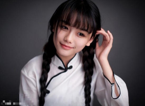 民间美女搜罗 陈都灵击败奶茶妹妹夺最美校花