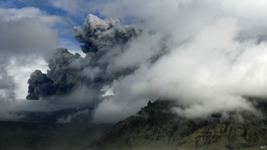 冰岛发布橙色航空预警火山大爆发危险加剧(图)