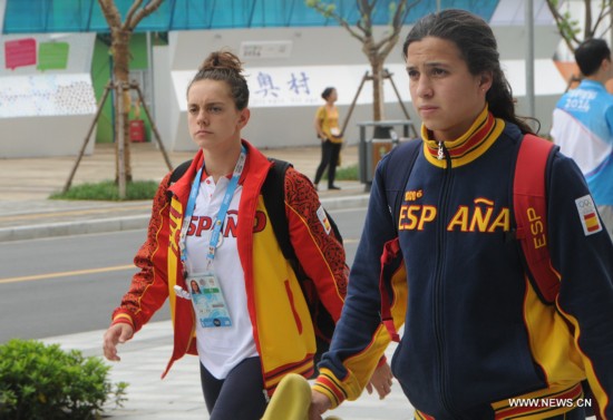 Photos of athletes and coashes taken on August 19, 2014 show how fashionable they are in Youth Olympic Village of Nanjing 2014 Youth Olympic Games which kicked off on August 16, 2014 in Nanjing, east China's Jiangsu Province.