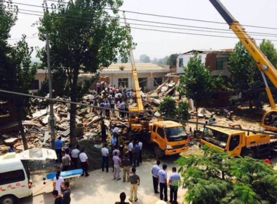 西安临潼区一栋在建建筑坍塌 被埋8人已全部救