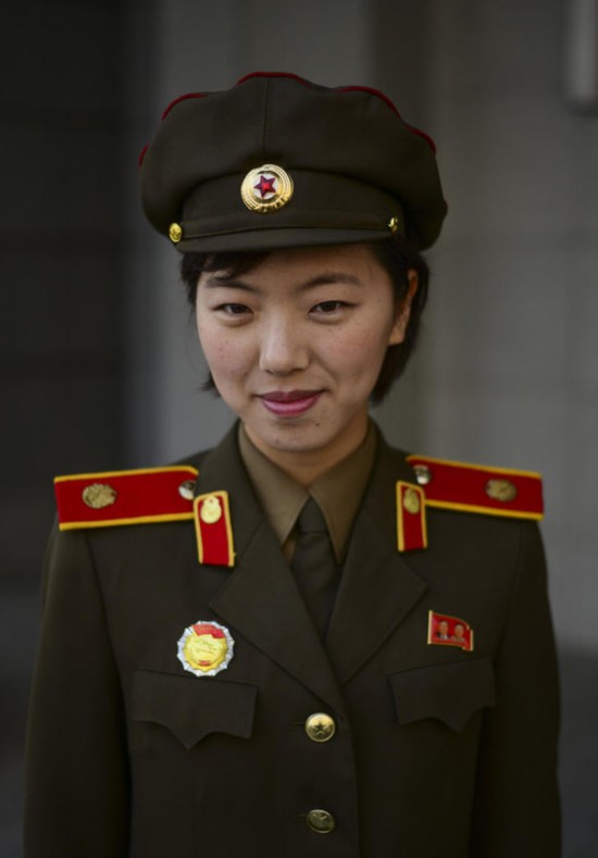 朝鲜女兵紧身裤高清