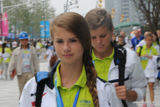 Photos of athletes and coashes taken on August 19, 2014 show how fashionable they are in Youth Olympic Village of Nanjing 2014 Youth Olympic Games which kicked off on August 16, 2014 in Nanjing, east China's Jiangsu Province.