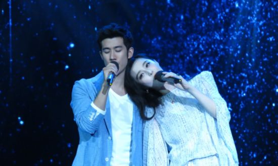 范冰冰李治廷横店出双入对成连体人 男友之谜