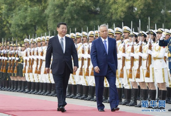 8月19日,国家主席习近平在北京人民大会堂同乌兹别克斯坦总统卡里莫夫举行会谈。会谈前,习近平在人民大会堂东门外广场为卡里莫夫举行欢迎仪式。新华社记者 黄敬文 摄