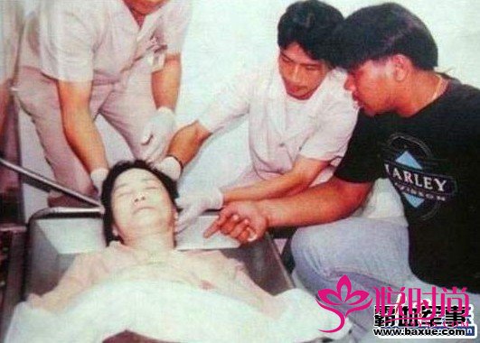 揭秘:邓丽君真正的死因 与成龙昔日恋情回首