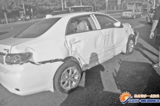 厦门:男子酒驾撞护栏骗保 被民警当场揭穿真相