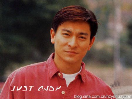 作为90年代香港乐坛"四大天王"之一的刘德华,其成名前的经历也非常