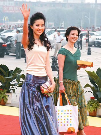 中国好声音陈冰母女像姐妹俩 盘点娱乐圈知名