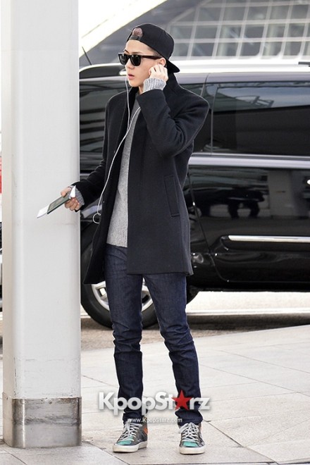 吴亦凡宋茜郑容和少女时代 当红偶像机场吸引