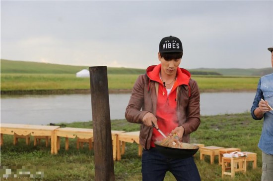 《爸爸去哪儿2》张亮黄磊PK厨艺天天大哭 杨