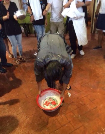 章子怡刘德华邓紫棋 众星冰桶挑战大盘点(图)【