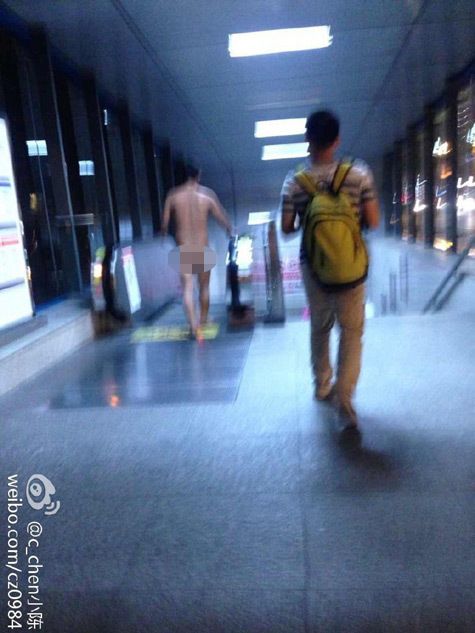 成都地铁裸奔男惊呆网友 盘点地铁雷人奇葩