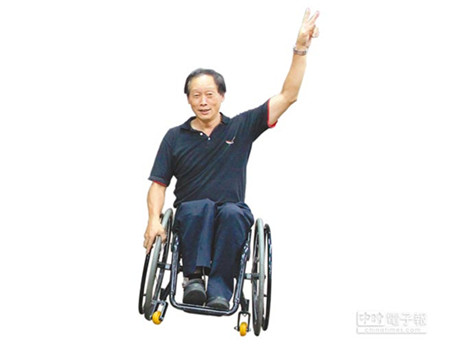台灣小兒麻痺症患者跳“輪椅街舞”阿伯變潮男