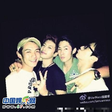 曝房祖名放浪夜店照 豪宅监控揭房祖名关系圈