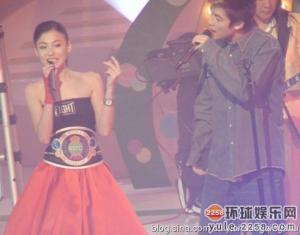 张柏芝陈冠希早年夜店狂欢及罕见亲密照曝光