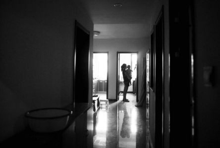 三室一厅的房子租住了24个人 西安群租房潜藏