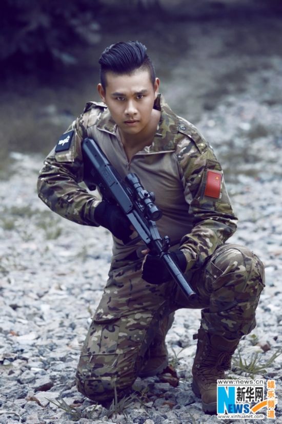 姚雨鑫曝光特种兵大片 隐秘丛林释放野性【高