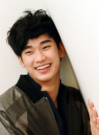 金秀贤自认整容前后照对比