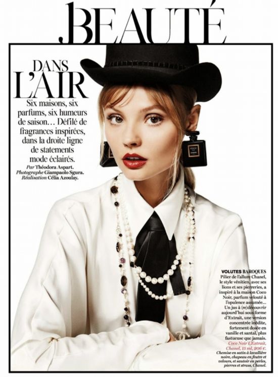 超模登《Vogue》杂志演绎香水美人