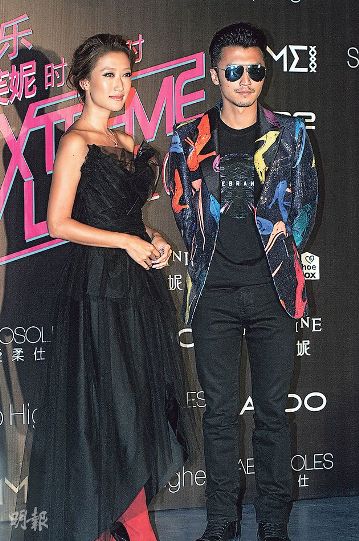  谢霆锋 与 妹妹 首度同台 热情拥抱:感觉挺好(图)