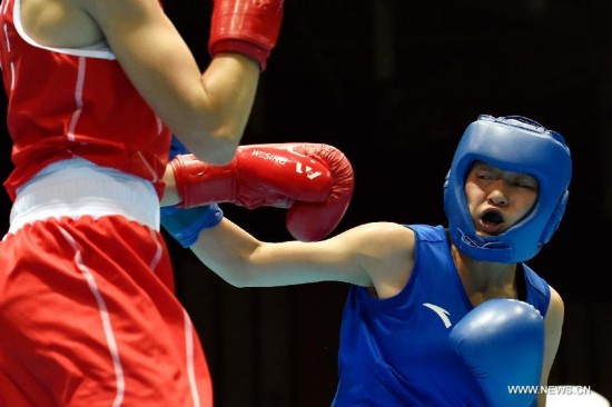 Chang Yuan of China(R)competes during the Women's Fly (48-51kg) Boxing final match at Nanjing 2014 Youth Olympic Games in Nanjing, capital of east China's Jiangsu Province, on Aug. 26, 2014.Chang Yuan of China won the gold medal. G