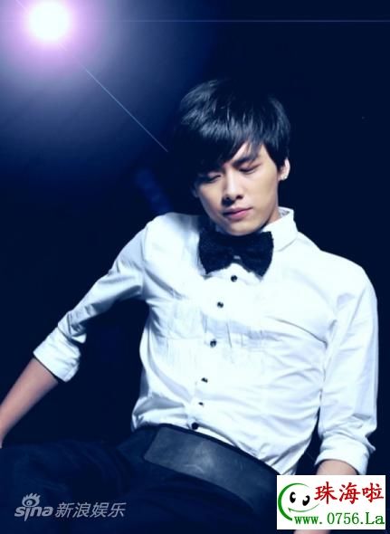 李易峰女友李菲儿被指小三插足 两个礼拜后甩