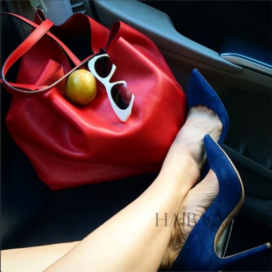 《Lucky》杂志主编Eva Chen在Instagram上的鞋包搭配