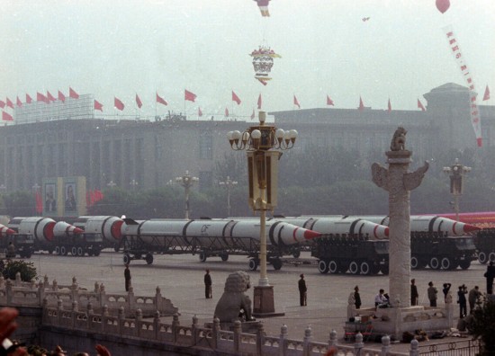 1984年中国三军大阅兵再现经典场面 令人相当