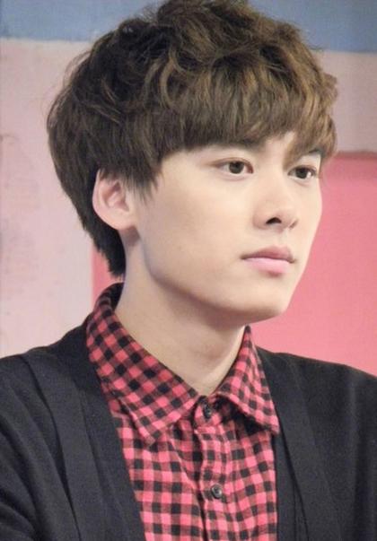 李易峰晋升国民男神 女友李菲儿似爱玩暧昧