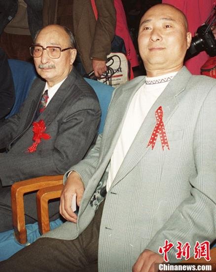 近年来陈佩斯改行话剧表演创作和研究,成绩有目共睹.