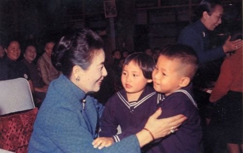 宋庆龄跟宋美龄谁更美? 罕见珍贵姐妹照曝光