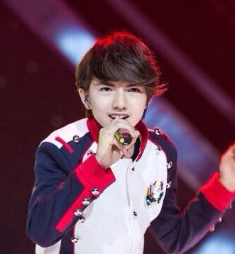 00后f4张汉盛国外私房帅照全集 个人资料女朋