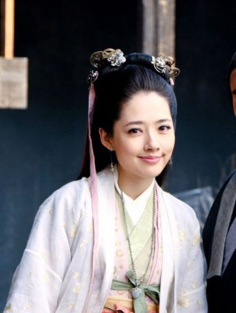 叶青穿婚纱图片_鞠婧祎穿婚纱的照片(3)