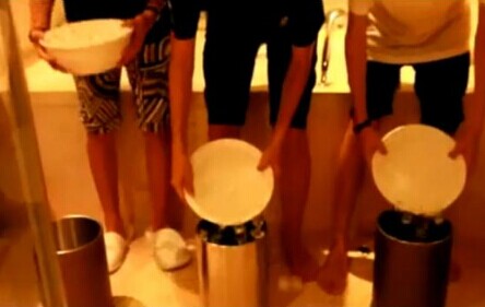 tfboys冰桶挑战 王源王俊凯易烊千玺疑都恋爱有