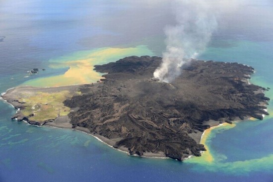 8月28日报道,日本海上保安厅宣布,日本小笠原群岛西之岛因持续火山喷