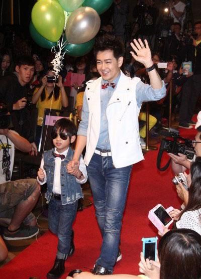 盘点明星 逗比私房照 :王菲顶着鸡窝头 杨幂鼻子