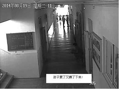 高中女生军训期跳楼自杀 青春期心理教育问题