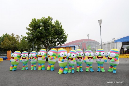 Lele perform group dance to say goodbye to Nanjing 2014 Youth Olympic Games in Nanjing, east China's Jiangsu Province, Aug. 28, 2014.